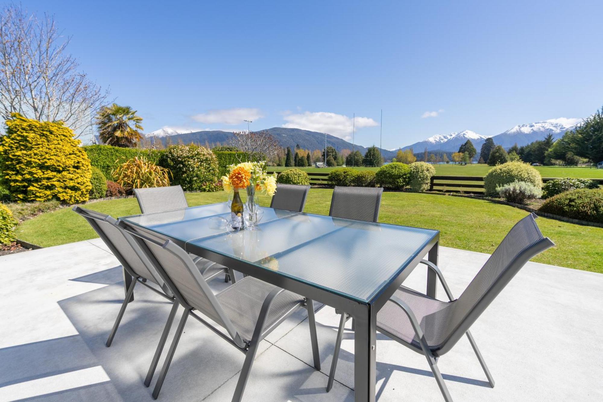 Kepler Retreat - Te Anau Holiday Home ภายนอก รูปภาพ