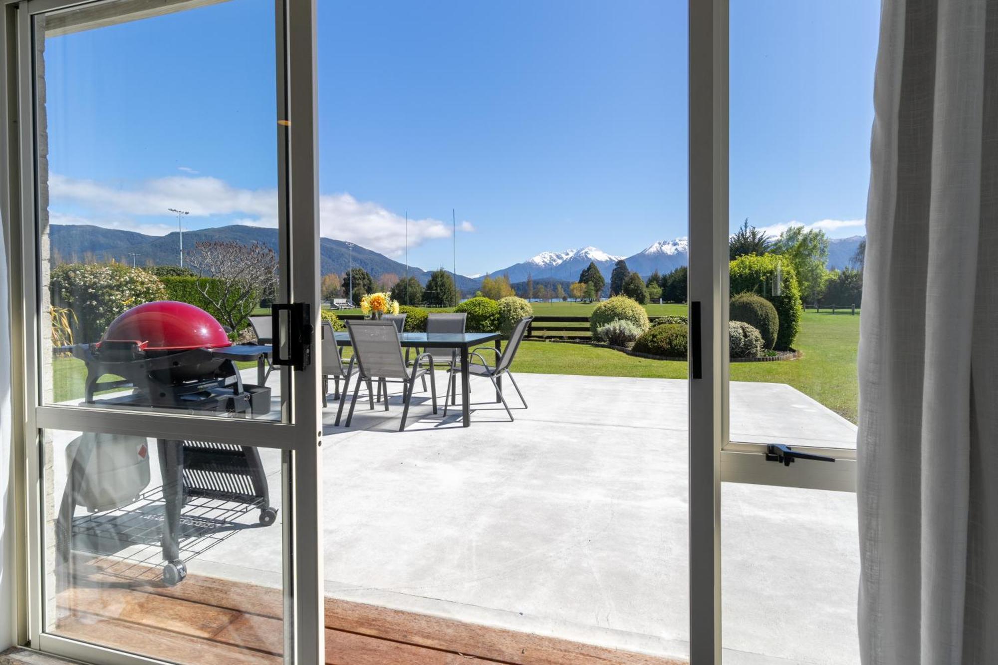 Kepler Retreat - Te Anau Holiday Home ภายนอก รูปภาพ